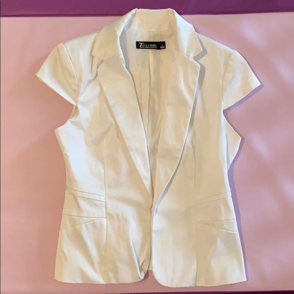 New York & Company Jackets & Blazers - Women’s white short-sleeve blazer